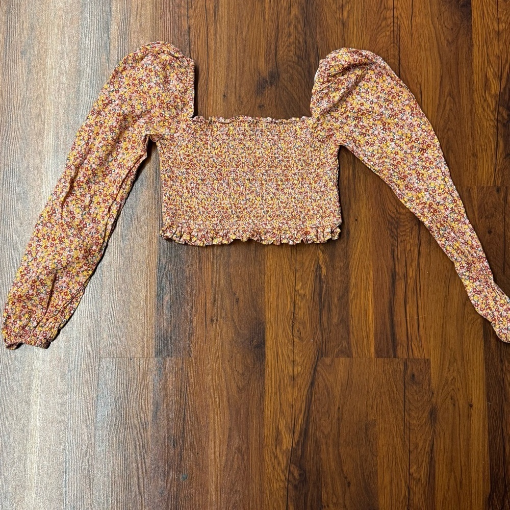 MINKPINK Morewell Floral Puff Sleeve Smocked Top Medium - Picture 3 of 9